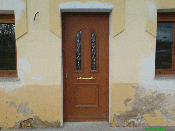 Aluminios Colindres - Obras - Puertas de entrada